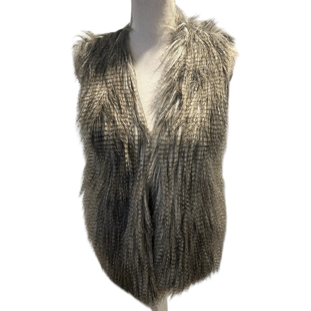 {Pink Republic} Faux Fur Vest Knit Sweater